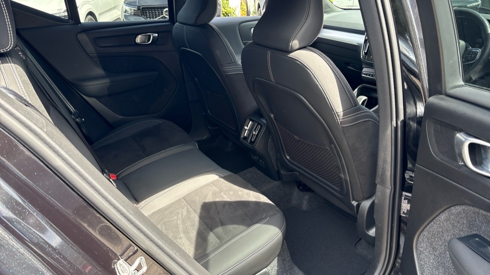 Volvo XC40 Plus, B3 Mild Hybrid, Dark RF25TGU Black #6