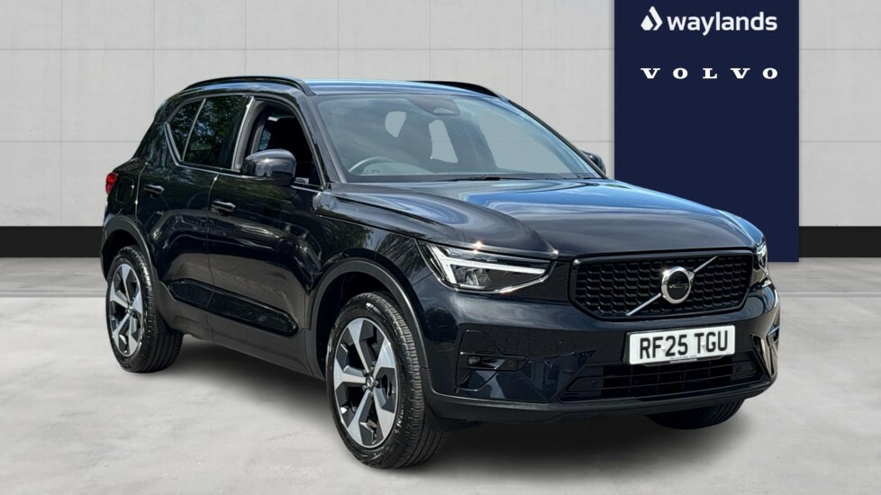 Volvo XC40 Plus, B3 Mild Hybrid, Dark Black