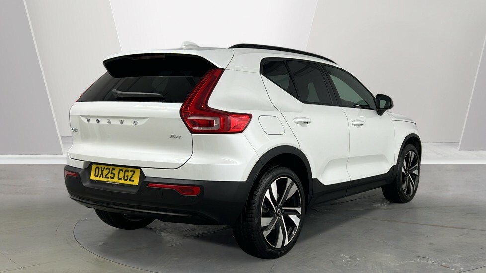 Volvo XC40 Plus, B4 Mild Hybrid, Dark OX25CGZ White #2
