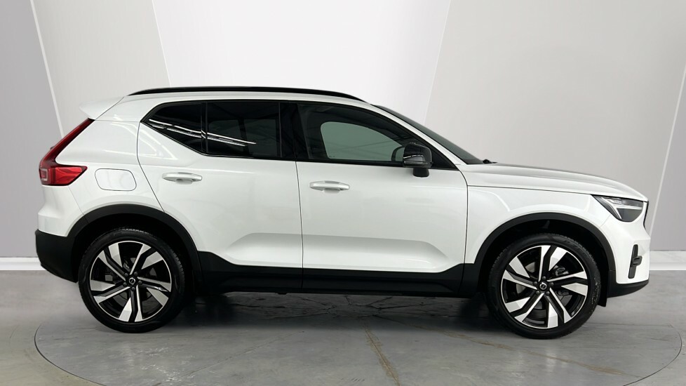 Volvo XC40 Plus, B4 Mild Hybrid, Dark OX25CGZ White #3