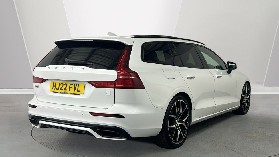 Volvo V60 T8 Recharge Polestar Engineered Awd Plug-in-hybbo White #2