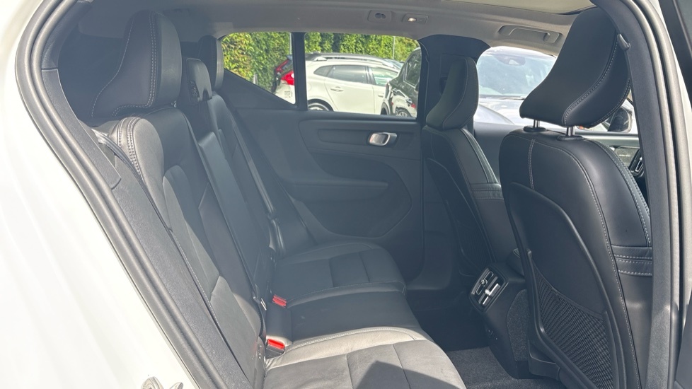 Volvo XC40 Ultra, B3 Mild Hybrid, Dark OY75YHH White #6