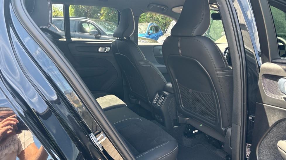 Volvo EX40 Plus, Single Motor Extended Range, Black #6