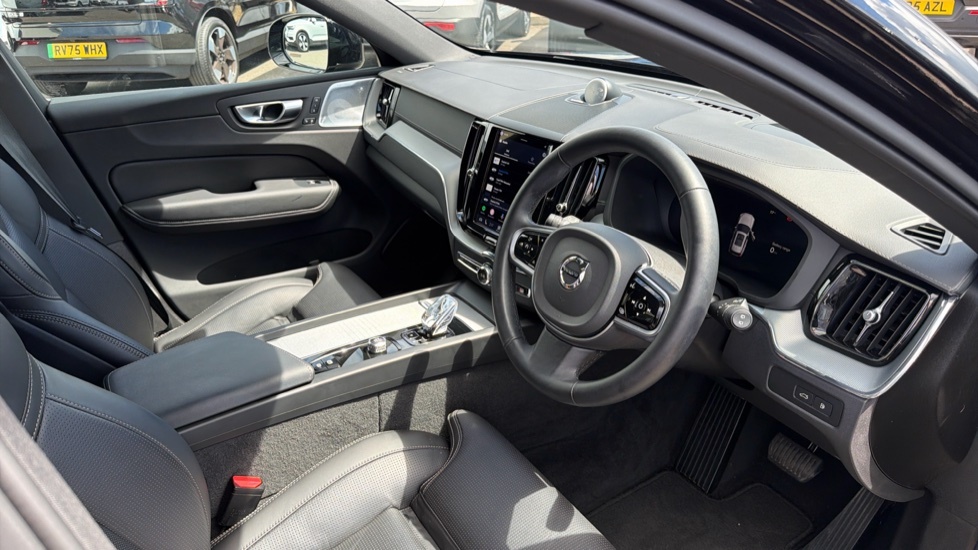 Volvo XC60 Black Edition Ultra, T8 Awd Plug-in Hybrid, Electr FP25ETR Black #4