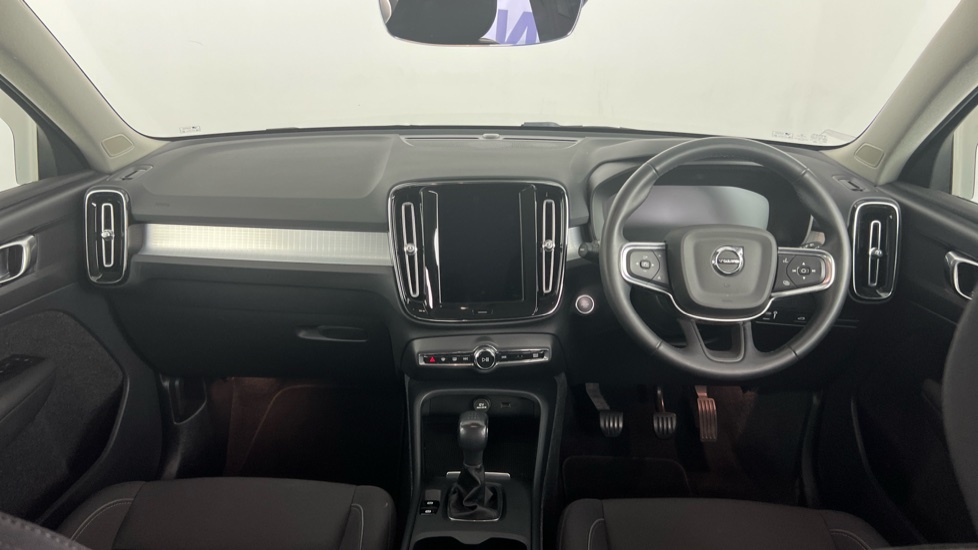 Volvo XC40 Momentum, T3 White #5