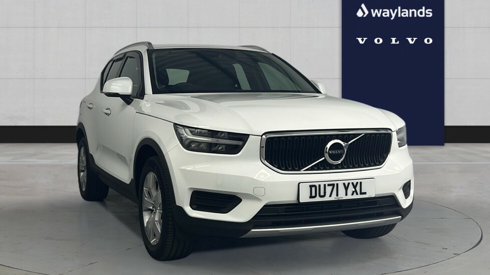 Volvo XC40 Momentum, T3 White