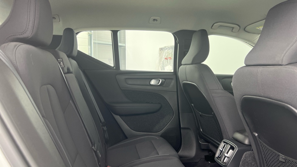 Volvo XC40 Momentum, T3 White #6
