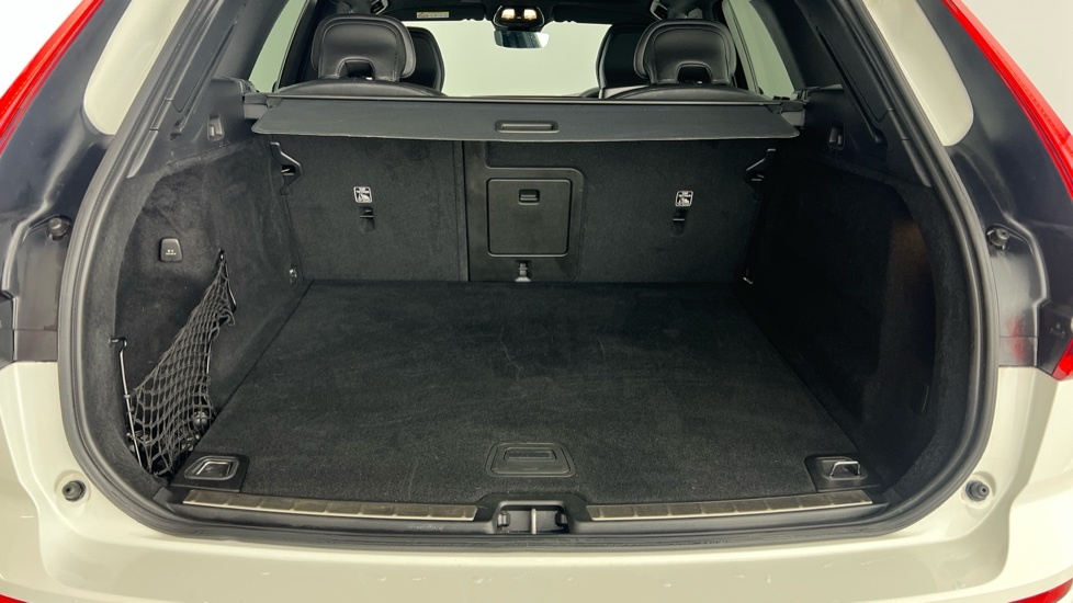 Volvo XC60 R-design, B4 Awd Mild Hybrid White #5