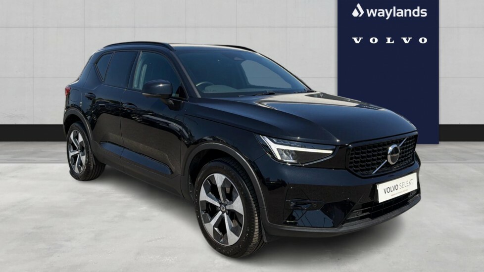 Volvo XC40 Plus, B4 Mild Hybrid, Dark Black