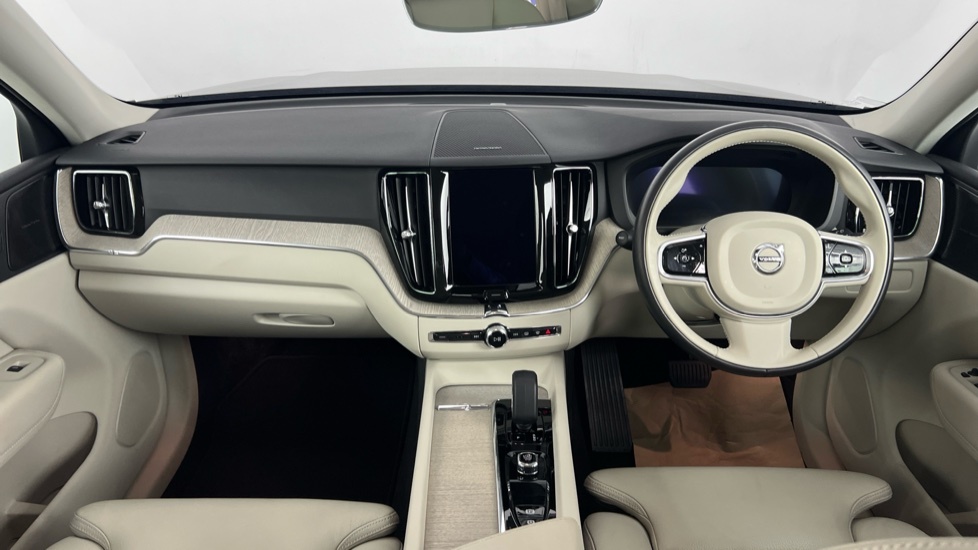 Volvo XC60 Plus, B4 Mild Hybrid, Dark AY23FSV Black #5