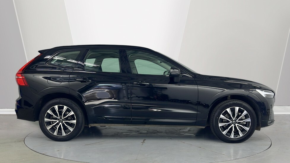 Volvo XC60 Plus, B4 Mild Hybrid, Dark AY23FSV Black #3