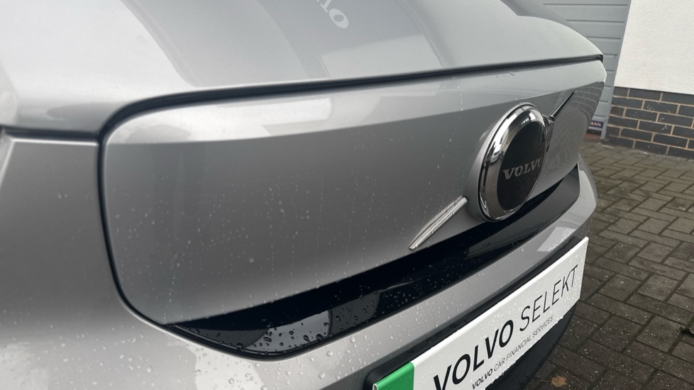 Volvo EX40 Plus Single Motor Extended Range White #30