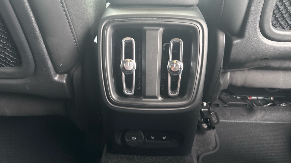 Volvo EX40 Plus Single Motor Extended Range White #22