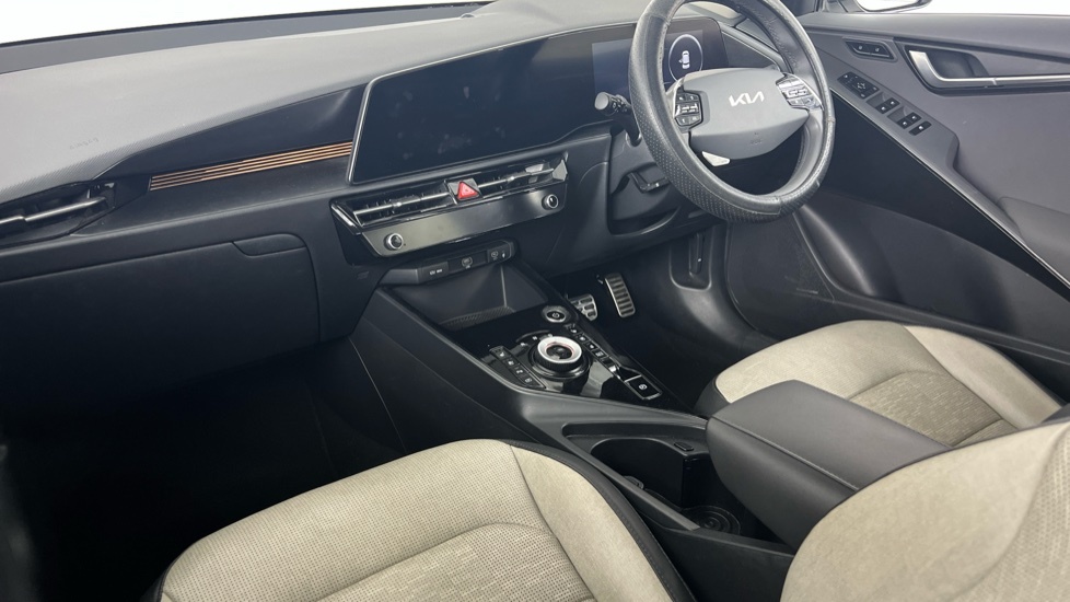 Kia e-Niro 150Kw 4 65Kwh FT22DXG White #3