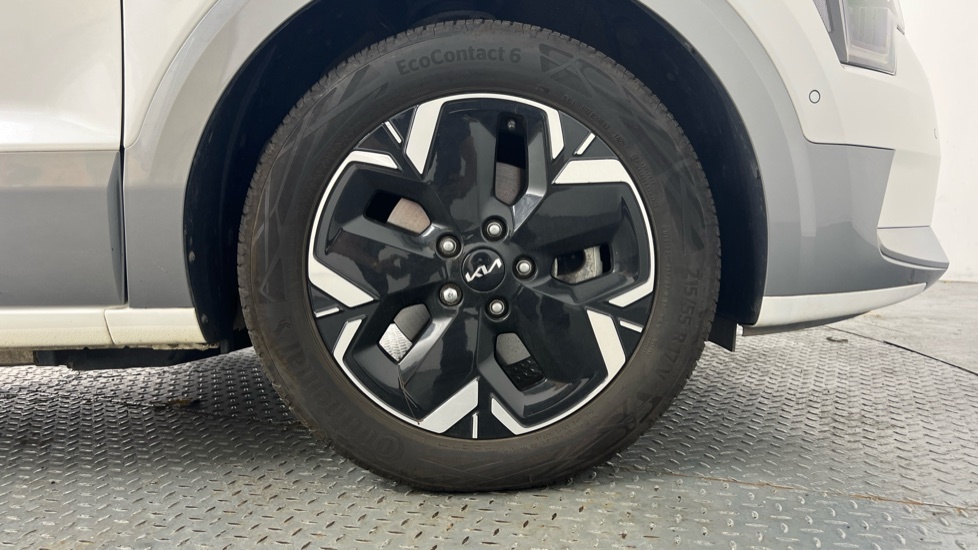 Kia e-Niro 150Kw 4 65Kwh FT22DXG White #5