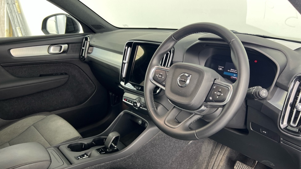 Volvo XC40 Core, B3 Mild Hybrid, Tinted Windows, Spar Black #4