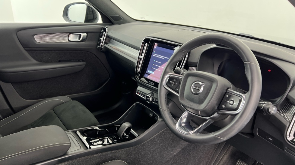 Volvo XC40 Plus, B3 Mild Hybrid, Dark YK24PWT Grey #4