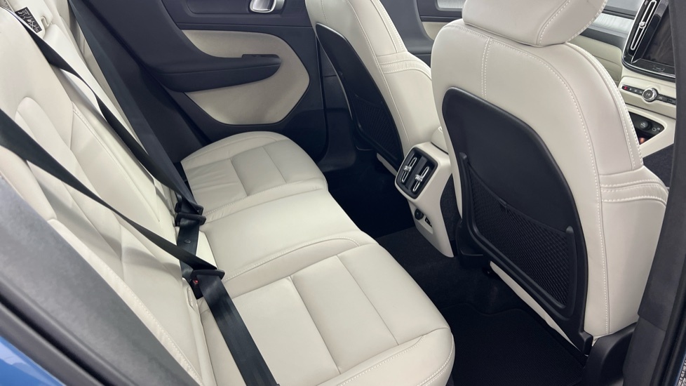 Volvo XC40 Ultimate, B4 Mild Hybrid, Dark CJ23BVT Blue #6
