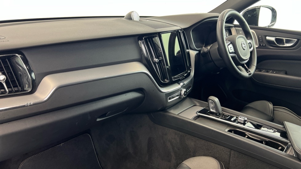 Volvo XC60 R Design Black #38