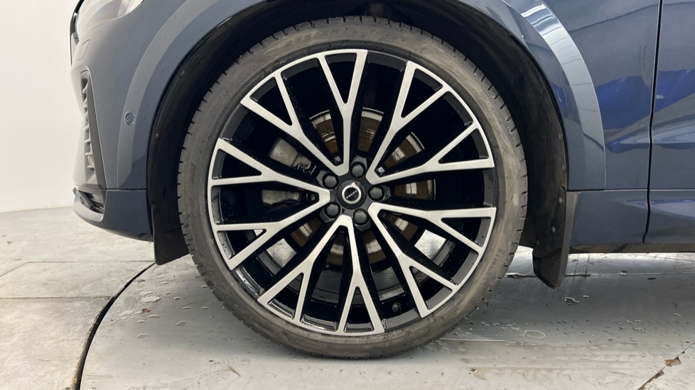 Volvo XC60 R Design Black #35