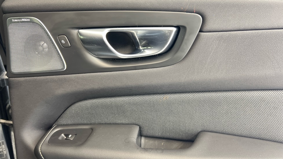 Volvo XC60 R Design Black #49