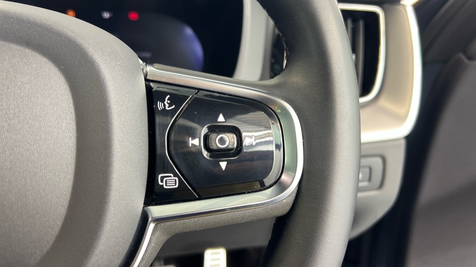 Volvo XC60 R Design Black #21