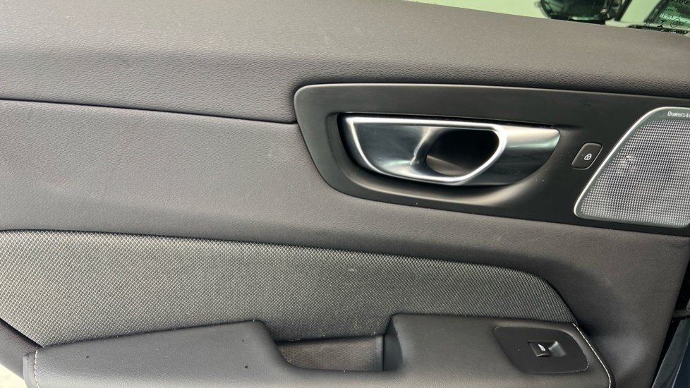 Volvo XC60 R Design Black #43