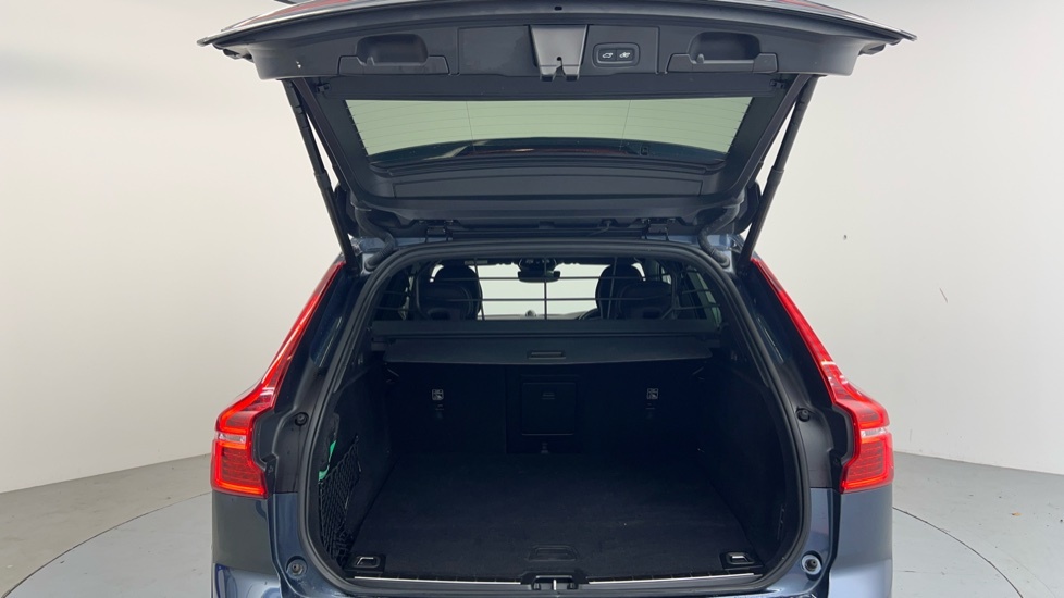 Volvo XC60 R Design Black #13