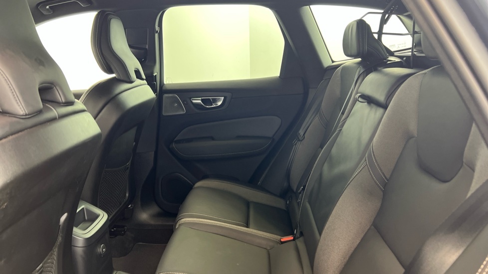 Volvo XC60 R Design Black #32
