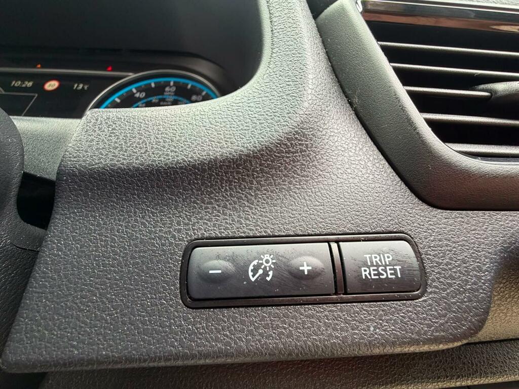 Nissan Leaf Hatchback Silver #14