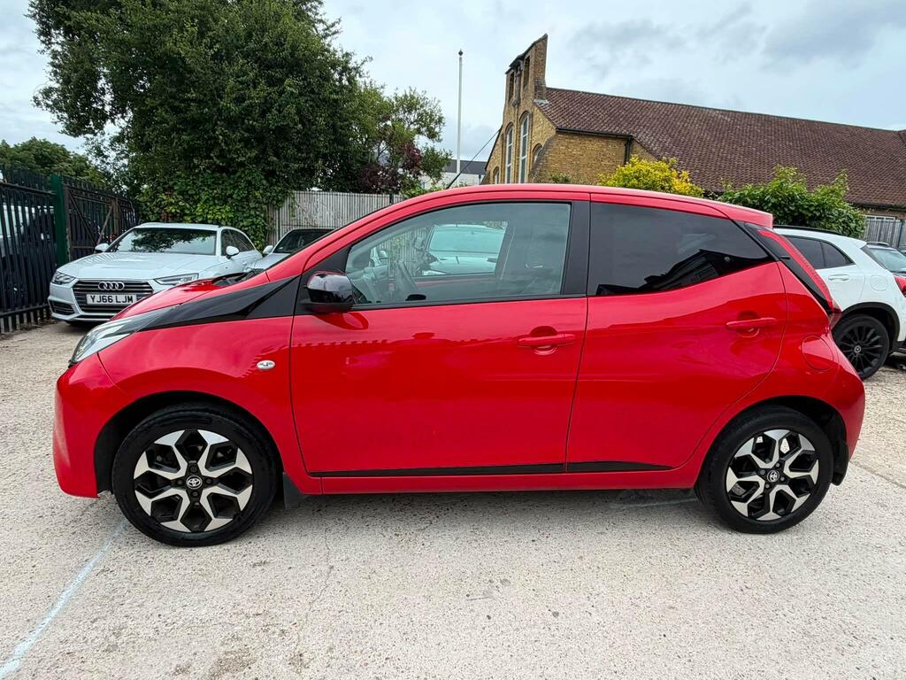 Toyota Aygo X X-trend Red #4