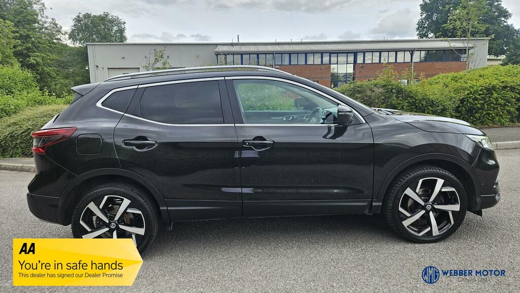 Nissan Qashqai Tekna Black #3