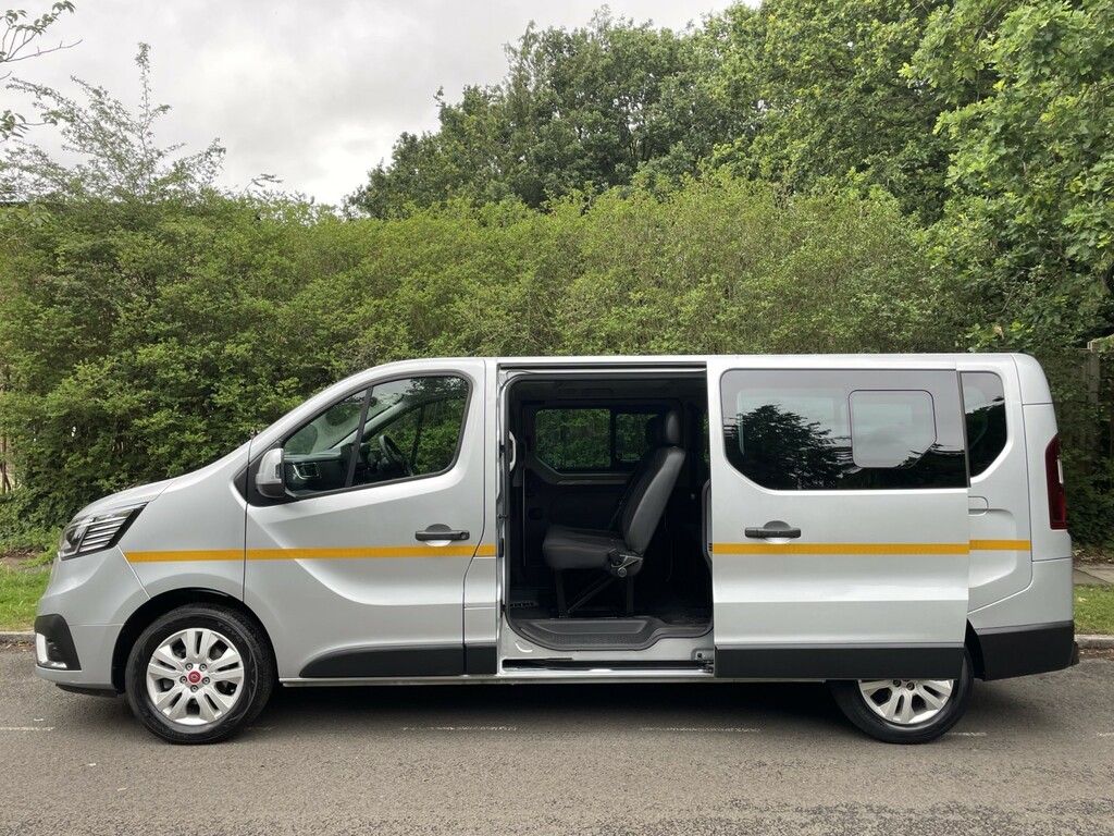 Renault Trafic 2.0 Ll30 Advance L2 H1 9 Seater Minibus Grey #6
