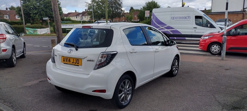 Toyota Yaris Vvt-i Icon Plus White #2
