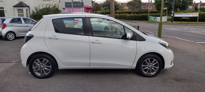 Toyota Yaris Vvt-i Icon Plus White #4