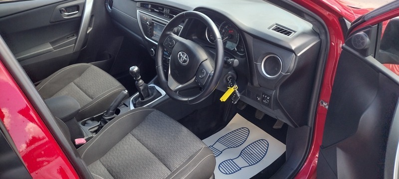 Toyota Auris 2015 65 1.8 Blue #10