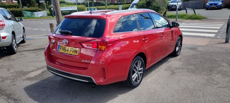 Toyota Auris Valvematic Icon Plus Red #2
