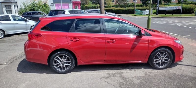 Toyota Auris Valvematic Icon Plus Red #4