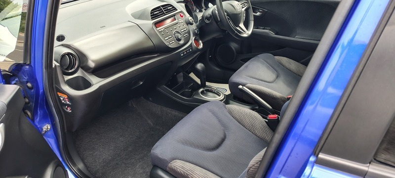 Honda Jazz 1.3H Ima Hs Cvt White #19