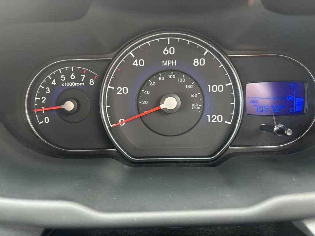 Hyundai I10 Active White #16