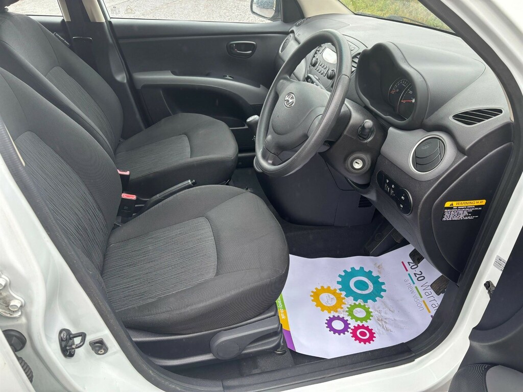 Hyundai I10 Active White #13