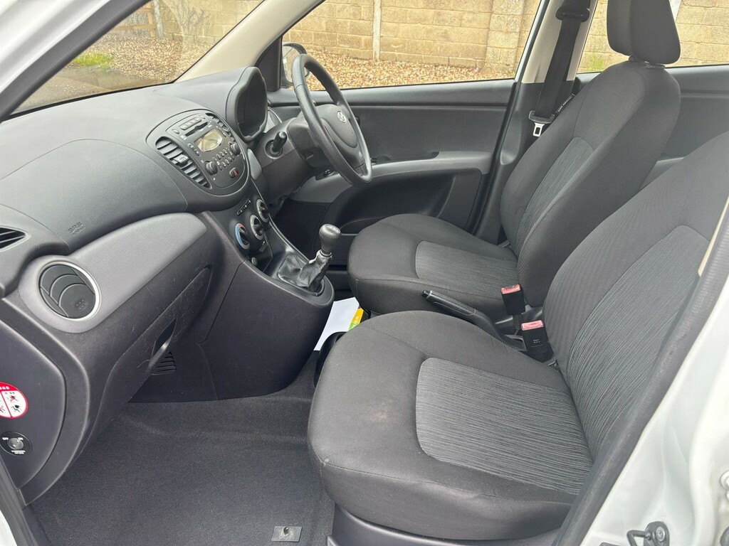 Hyundai I10 Active White #9