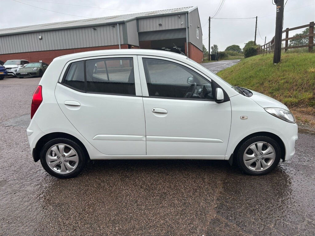 Hyundai I10 Active White #2