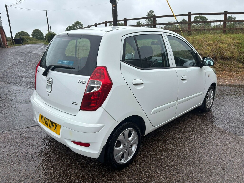 Hyundai I10 Active White #3