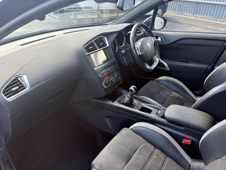 DS DS 4 Hatchback Black #15
