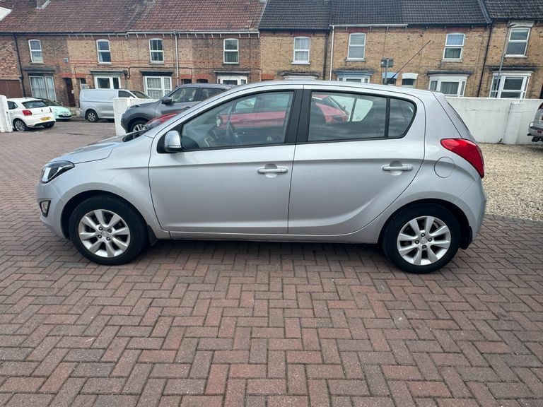 Hyundai I20 1.2 Active Silver #4