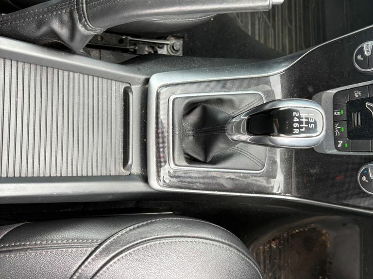 Volvo V40 T2 122 R Design Nav Plus #17
