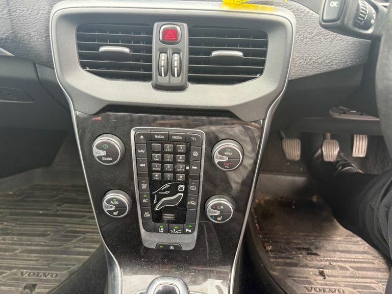 Volvo V40 T2 122 R Design Nav Plus #18
