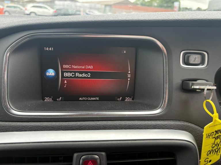 Volvo V40 T2 122 R Design Nav Plus #20