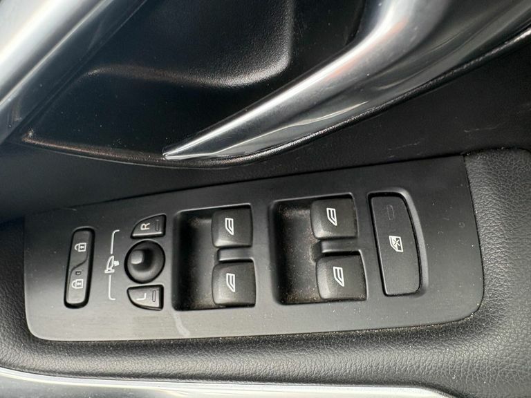 Volvo V40 T2 122 R Design Nav Plus #26